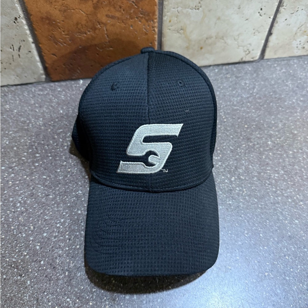 Snap on black and silver youth hat